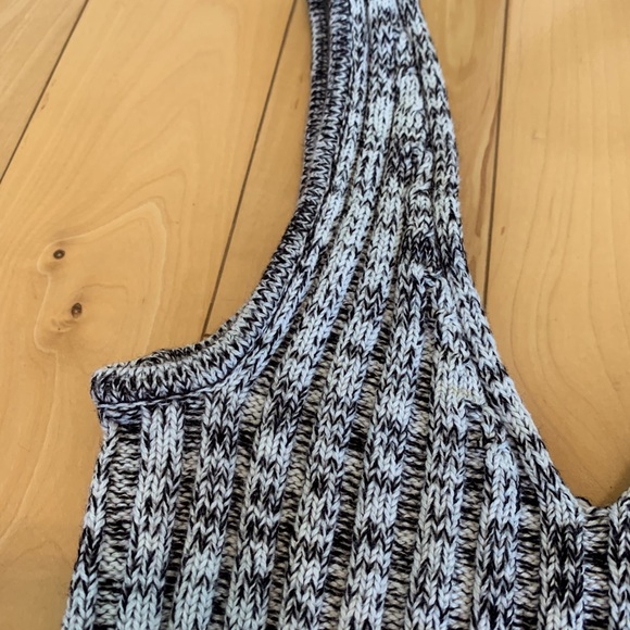 Knit Crop Top - Picture 2 of 6